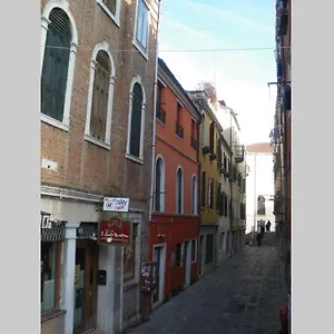 https://beautiful-house-in-venice.hotelslidodijesolo.com